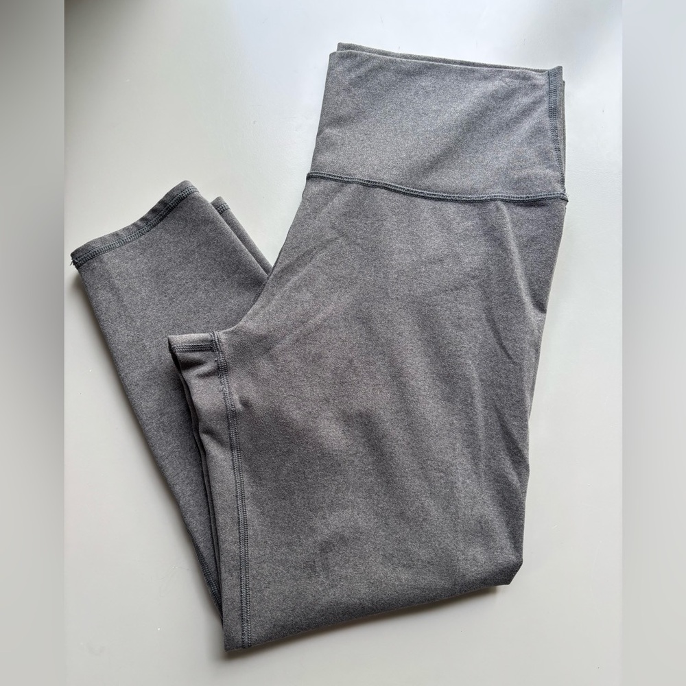 Aerie Chill Play Move-Gray Capri Leggings EUC- Women’s Large